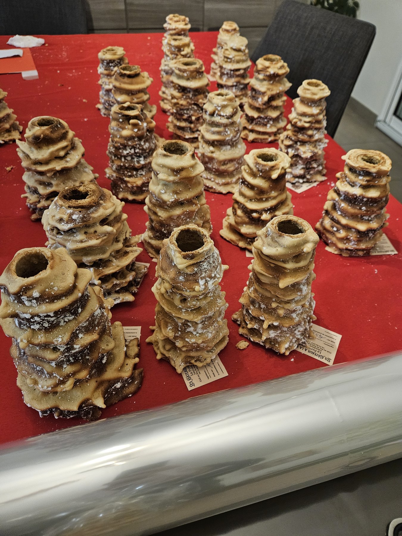 Plusieurs gâteaux à la broche préparés pour les fêtes